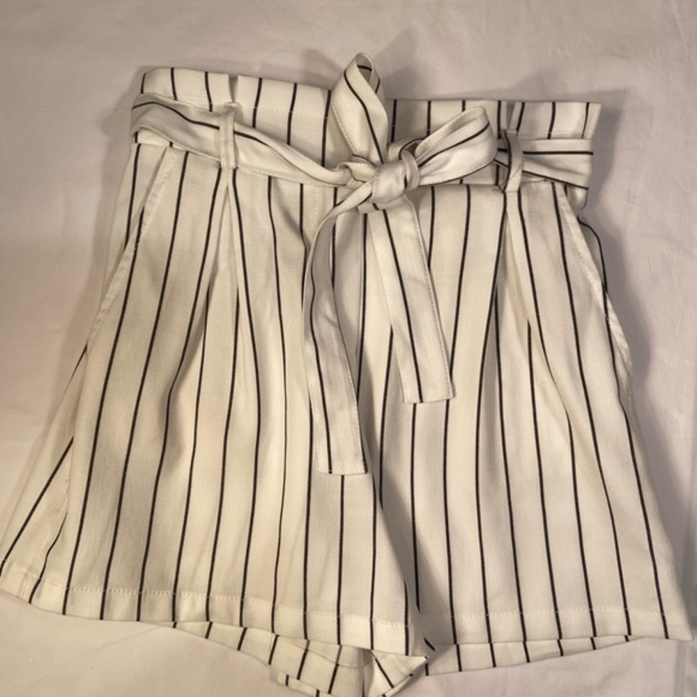 Bershka‎ pin striped shorts, sz M